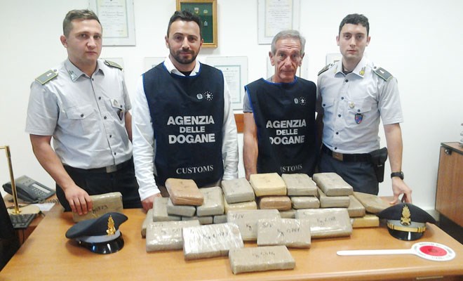 Trentacinque chili di cocaina in un container